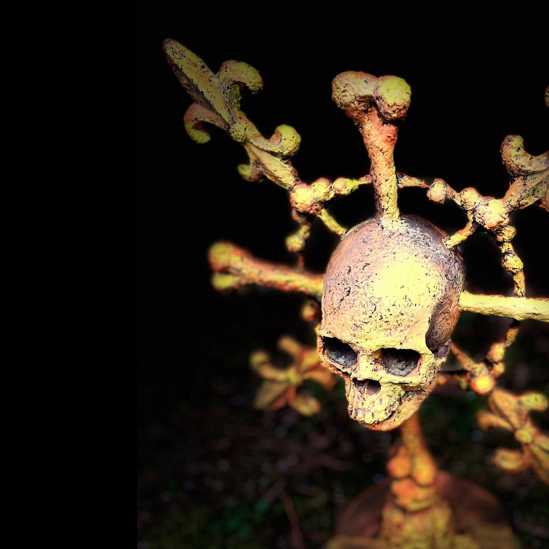 La Croix des Oubliés (The Cross of the Forgotten) – Ricardo Pustanio Papier-Mâché Skull